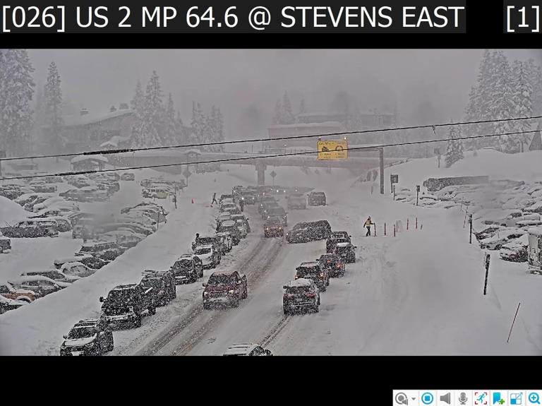 Stevens Pass closed